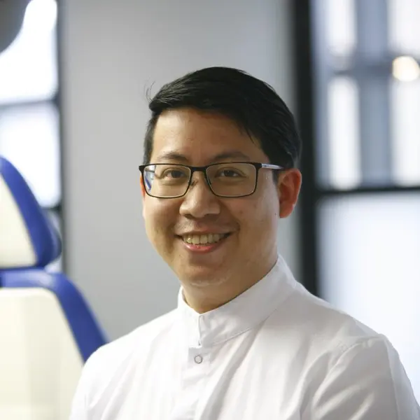 Drs. Jonathan Lie